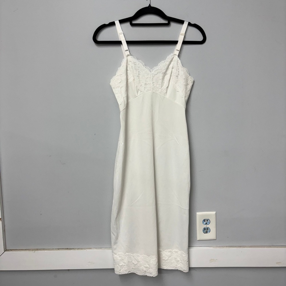 Vintage Pinehurst Lingerie White Lace Trim Full Slip Dress Made in USA Small